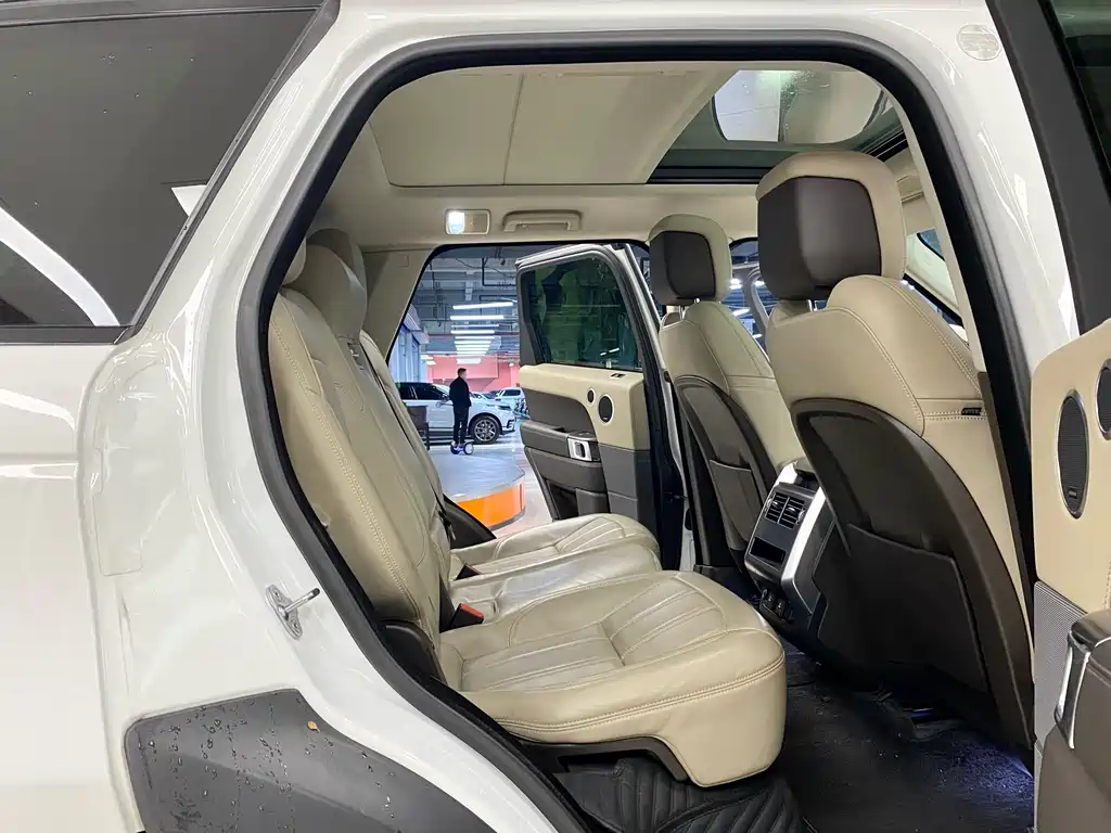 Land Rover Sport PHEV 2022 — фото 12