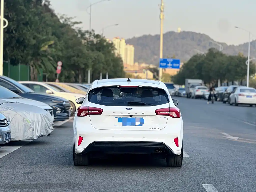 Ford Focus 2022 — фото 12