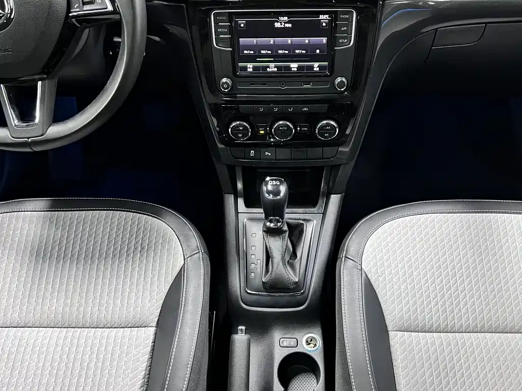Skoda Yeti 2019 — фото 15