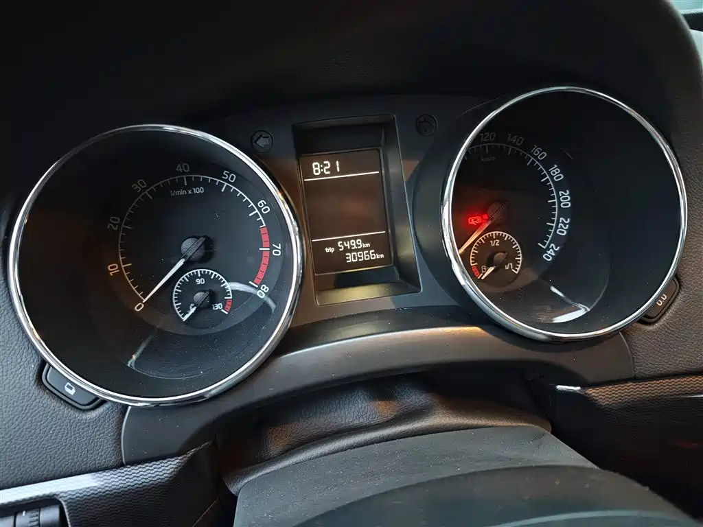 Skoda Yeti 2018 — фото 12