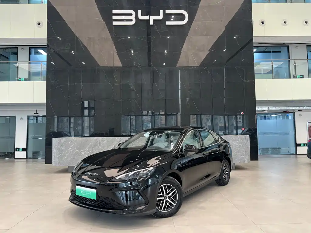 BYD Seal 05 DM-i 2025 — фото 1