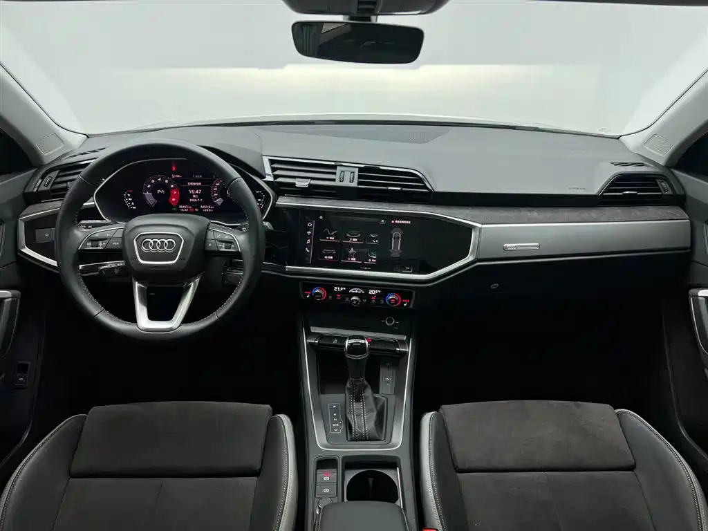 Audi Q3 2021 — фото 13
