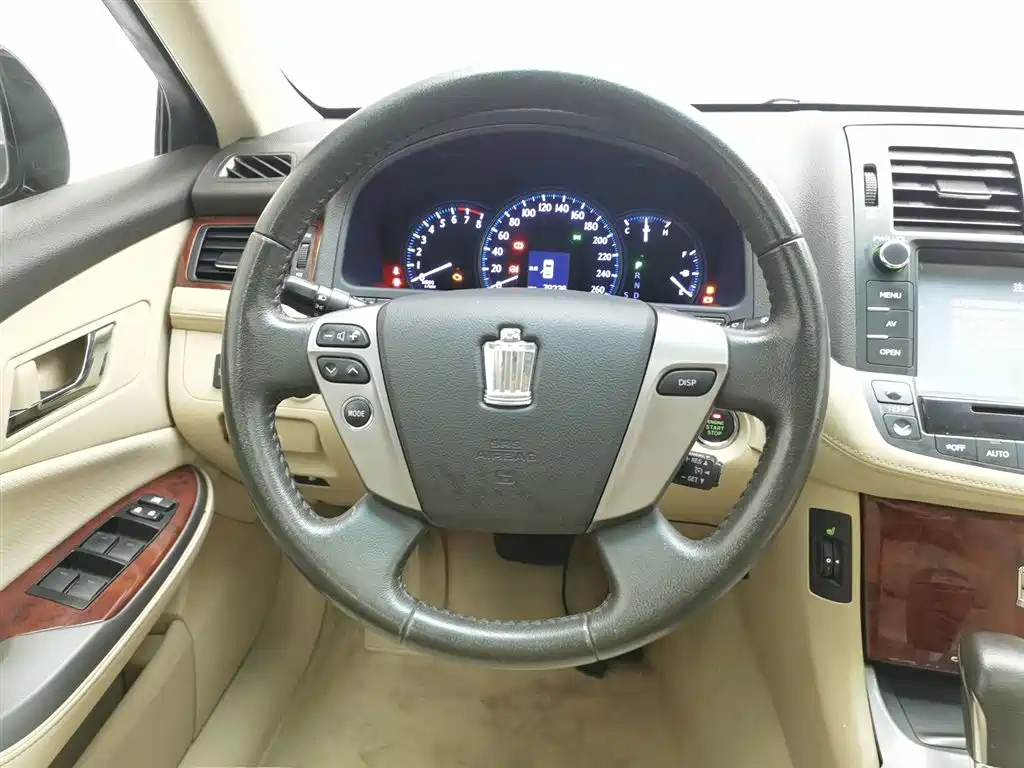 Toyota Crown 2014 — фото 11
