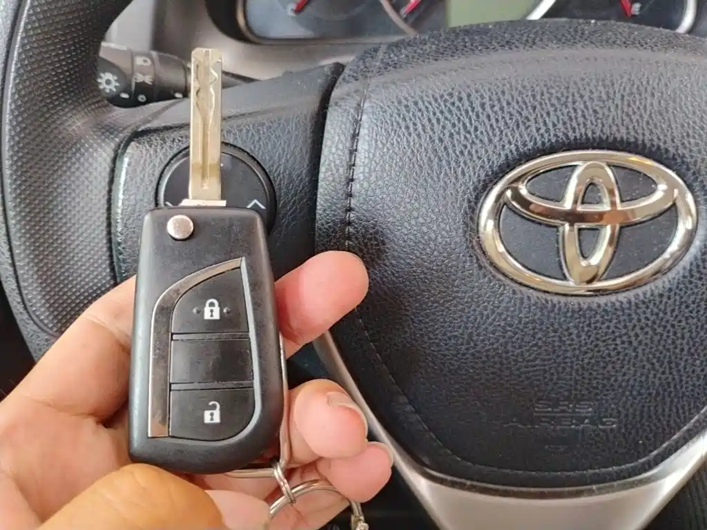 Toyota RAV4 2017 — фото 12