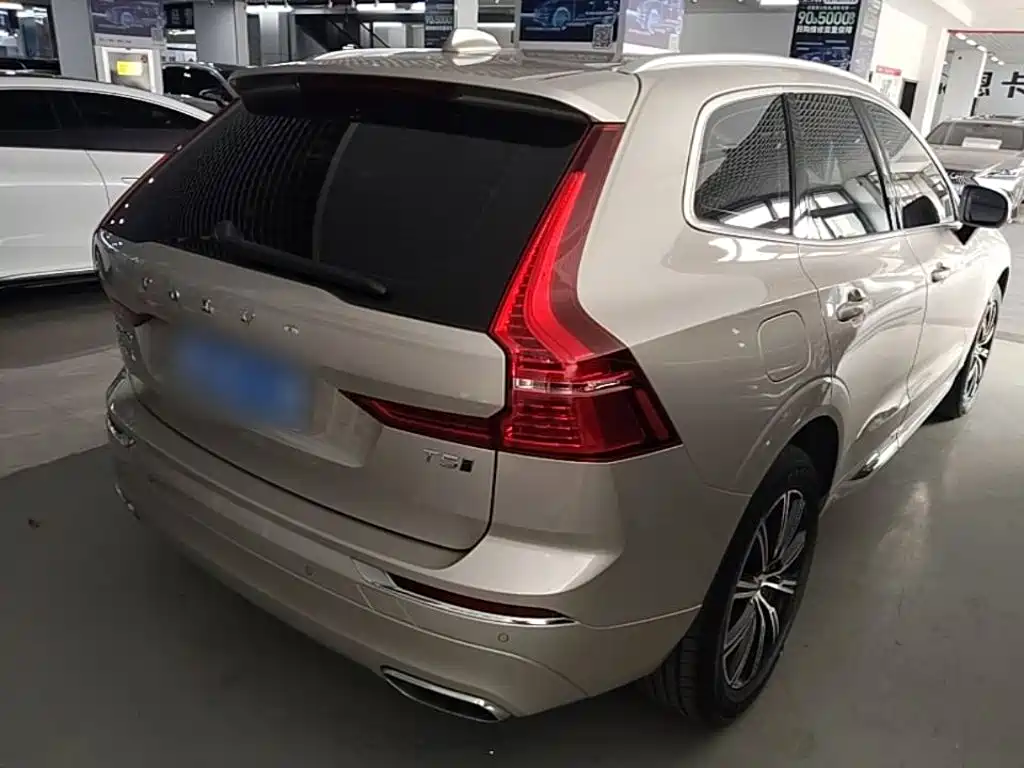 Volvo XC60 2021 — фото 7