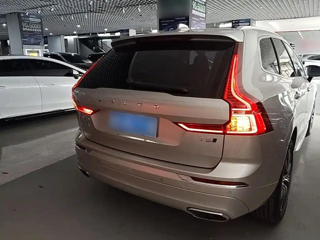 Volvo XC60 2021 — фото 6
