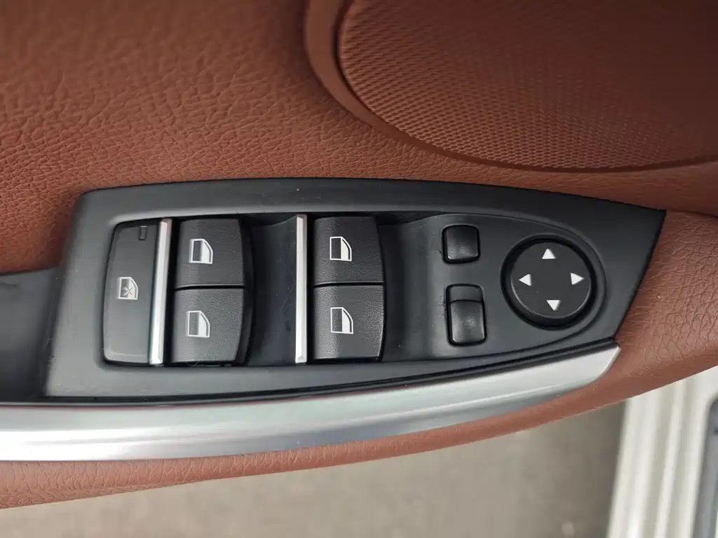 BMW 5 Series GT 2017 — фото 14