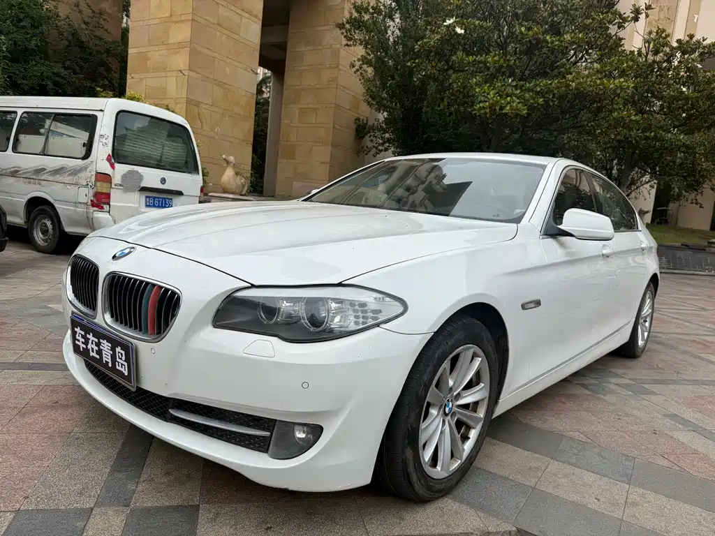 BMW 5 Series 2011 — фото 1