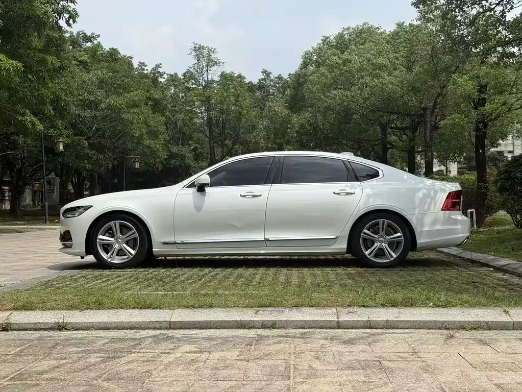 Volvo S90 2018 — фото 16