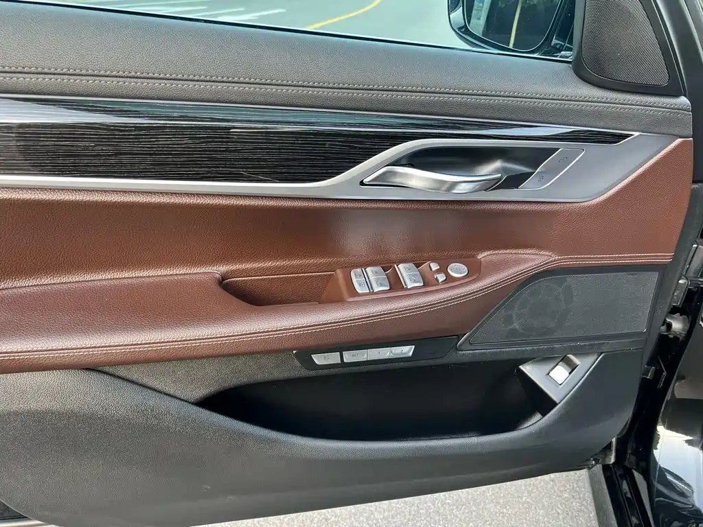 BMW 7 Series 2018 — фото 3