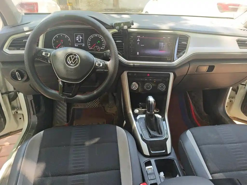 Volkswagen T-Roc 2023 — фото 13