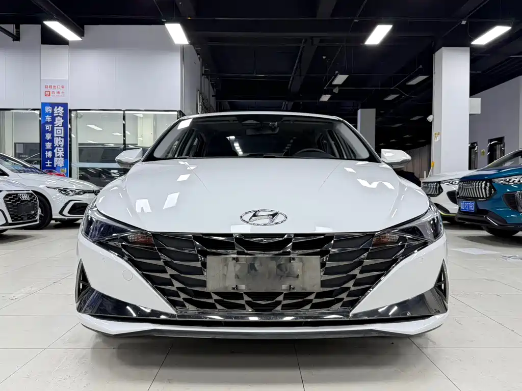 Hyundai Elantra 2023 — фото 2
