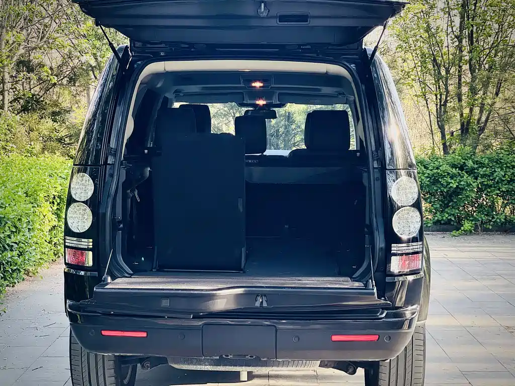 Land Rover Discovery 2015 — фото 16