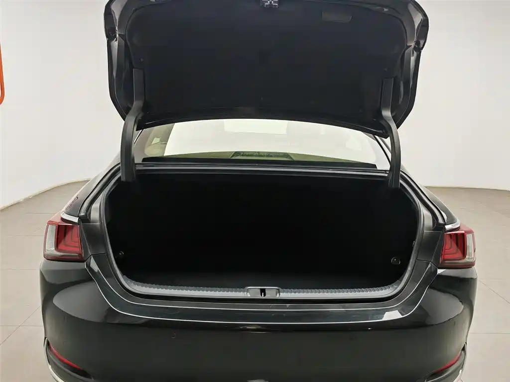 Lexus ES 2020 — фото 16