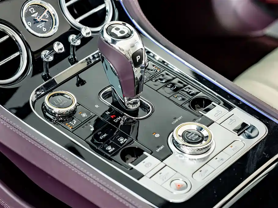 Bentley Continental 2023 — фото 15