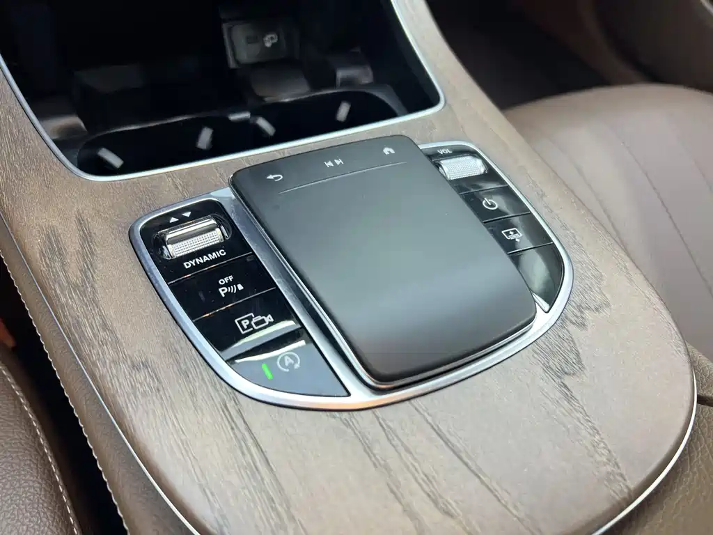 Mercedes-Benz E-Class 2022 — фото 18