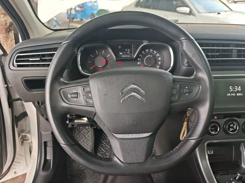 Citroen C4 2017 — фото 11