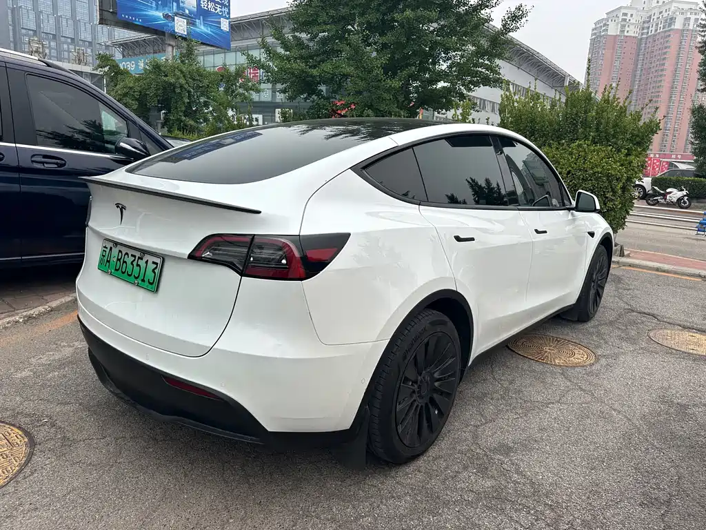 Tesla Model Y 2023 — фото 15