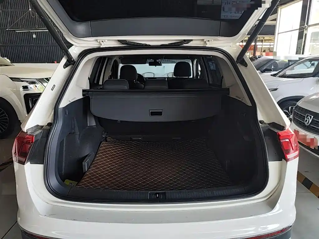 Volkswagen Tiguan L 2022 — фото 19