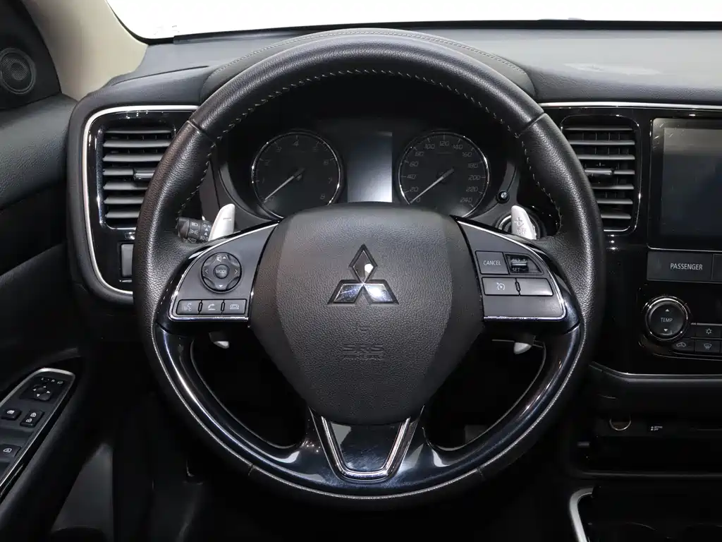Mitsubishi Outlander 2019 — фото 18
