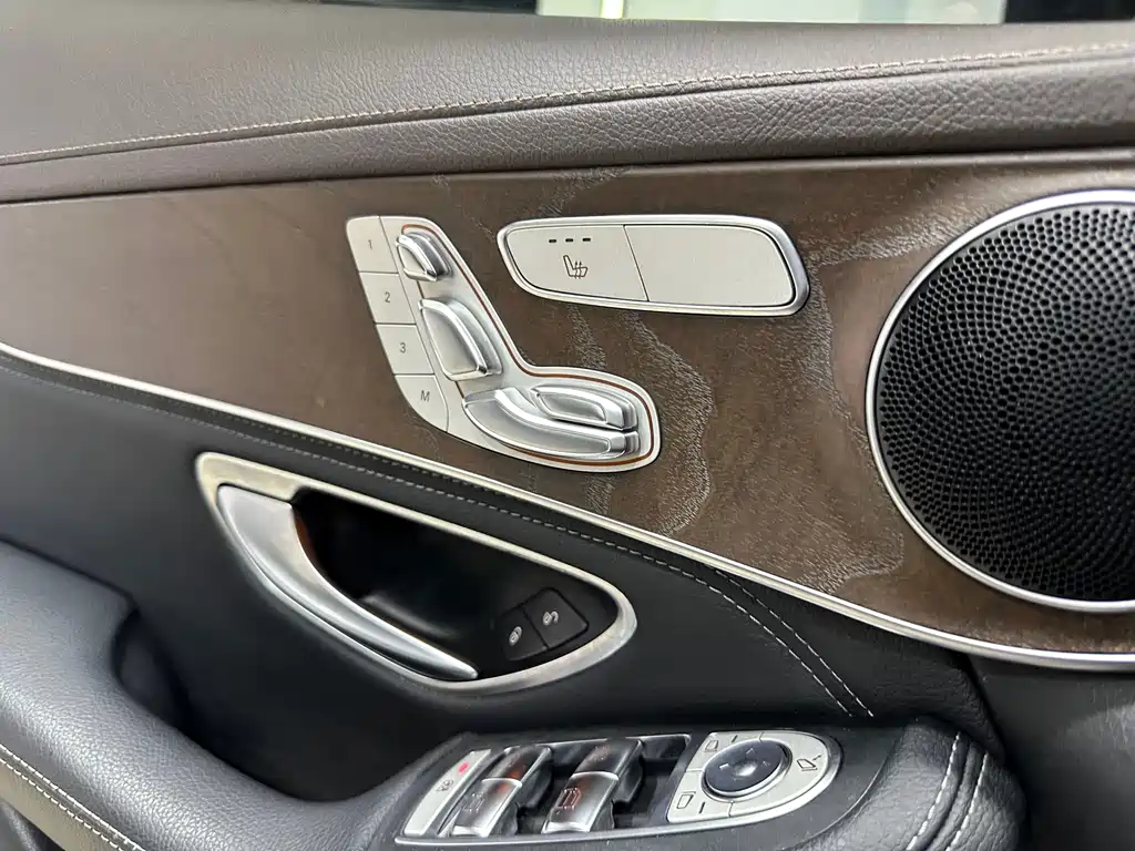 Mercedes-Benz GLC 2018 — фото 11