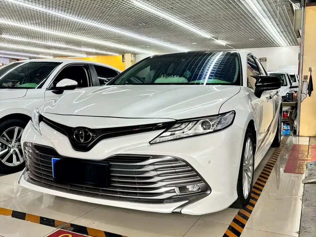 Toyota Camry 2021 — фото 1