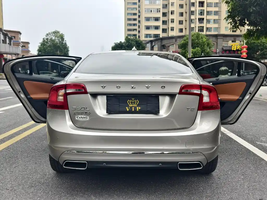 Volvo S60 2015 — фото 12
