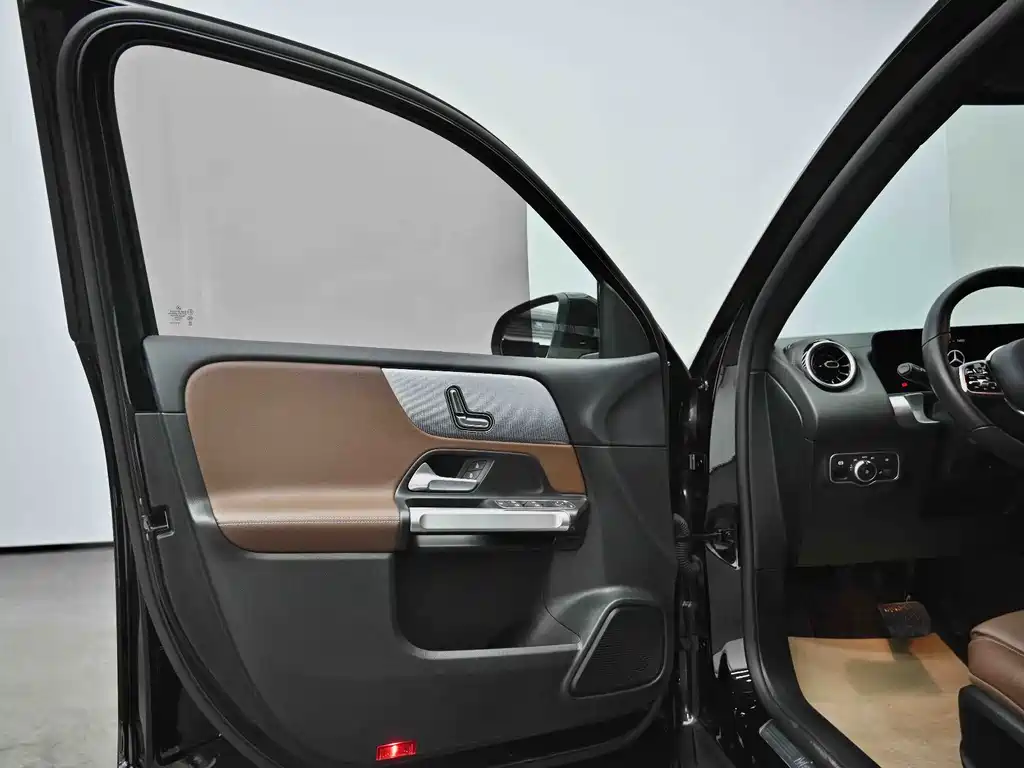 Mercedes-Benz GLB 2023 — фото 11