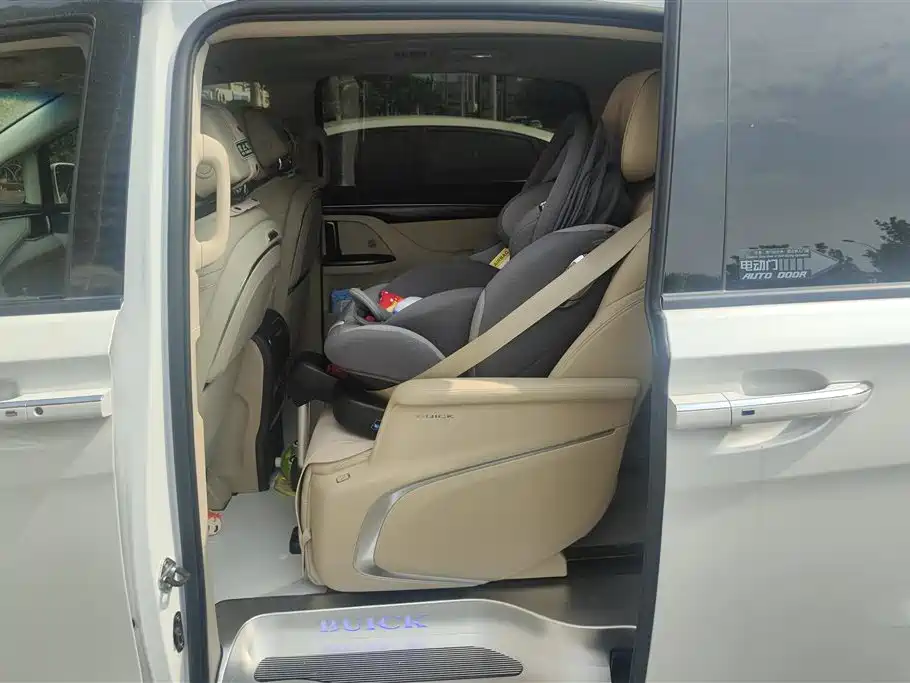 Buick GL8 2024 — фото 11