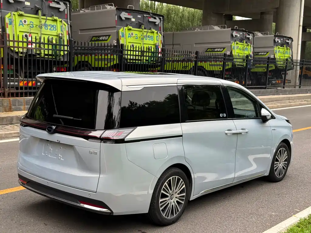 GAC Motor E8 PHEV 2024 — фото 4