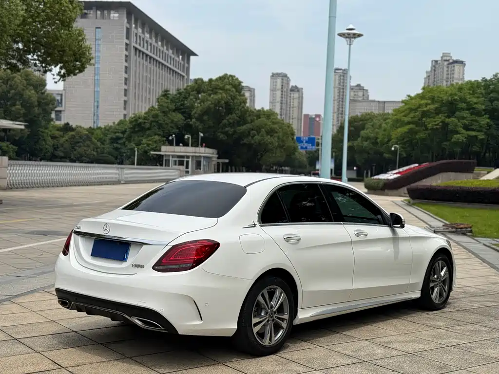 Mercedes-Benz C-Class 2019 — фото 17