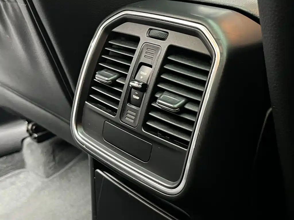 Porsche Macan 2016 — фото 19
