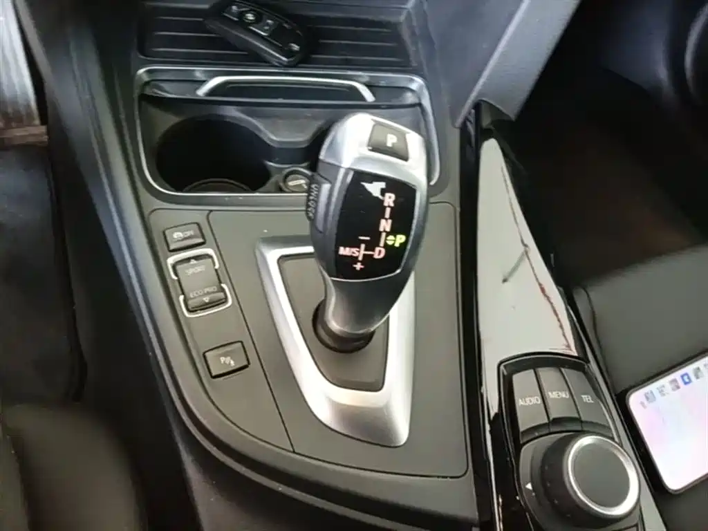 BMW 3 Series 2017 — фото 14