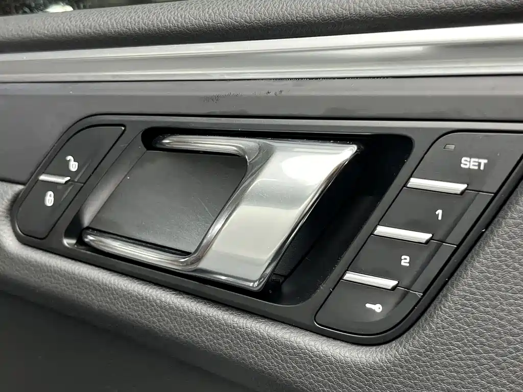 Porsche Macan 2016 — фото 13