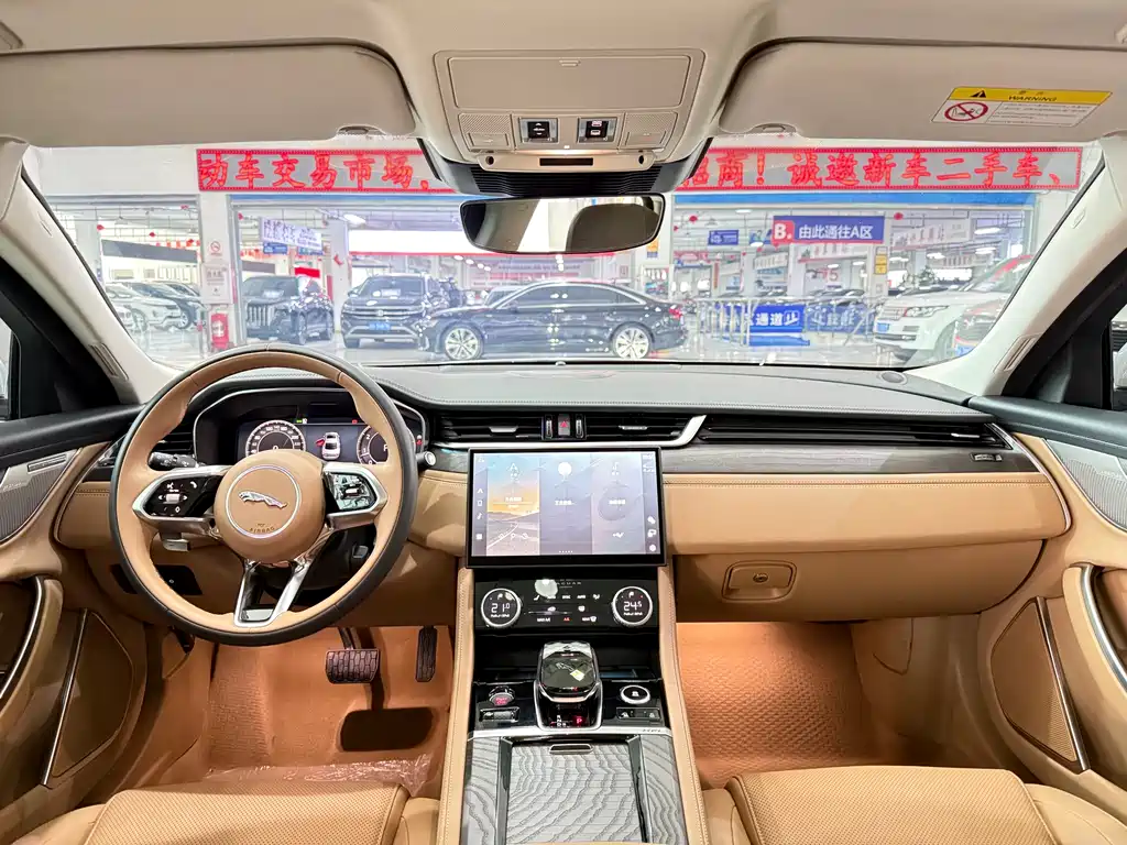 Jaguar XFL 2025 — фото 12