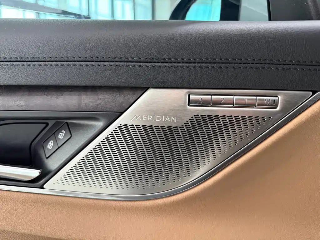 Jaguar XFL 2025 — фото 17