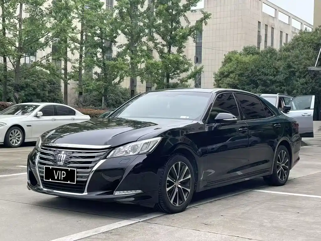Toyota Crown 2018 — фото 1
