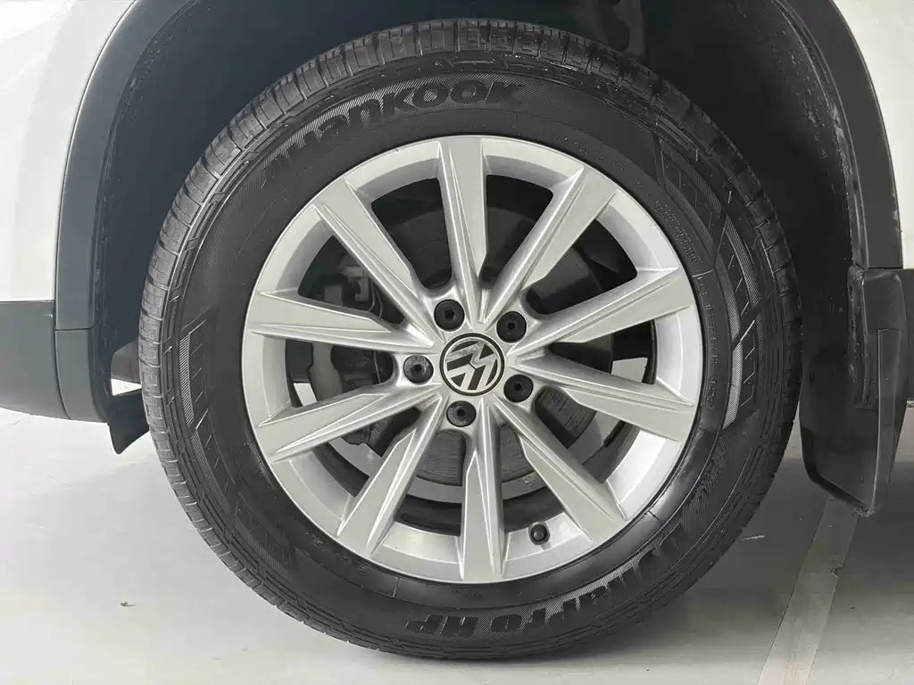 Volkswagen Tiguan 2016 — фото 11