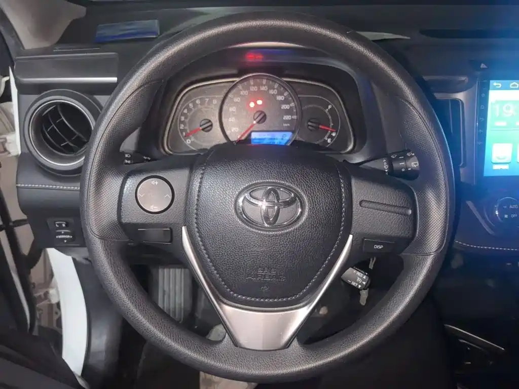 Toyota RAV4 2019 — фото 3