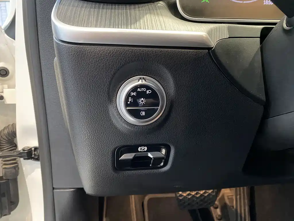 Mercedes-Benz C-Class 2024