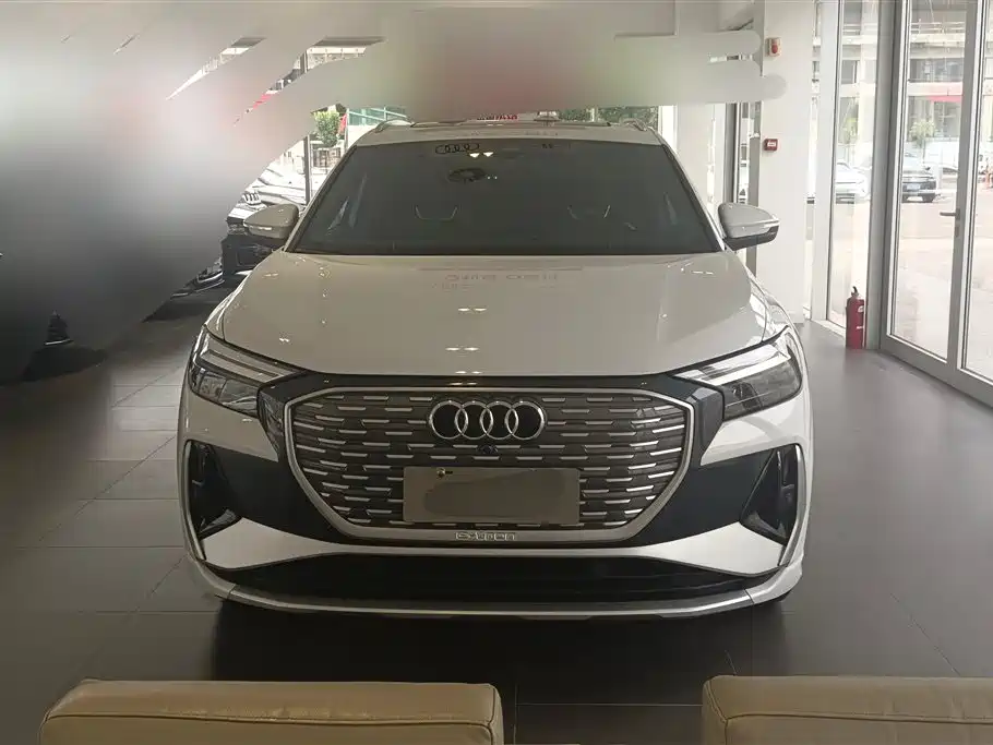 Audi Q4 e-tron 2023 — фото 2