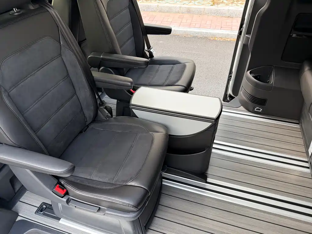 Volkswagen Multivan 2019 — фото 17