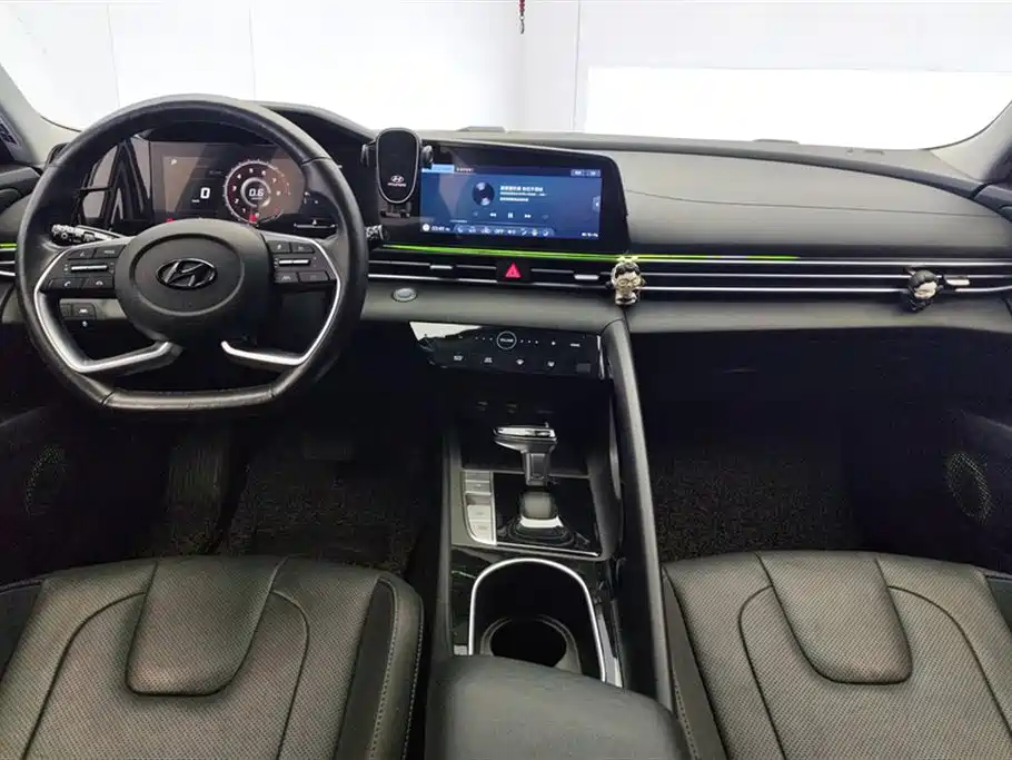 Hyundai Elantra 2022 — фото 12