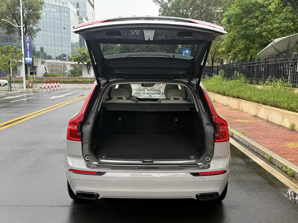 Volvo XC60 2018 — фото 13