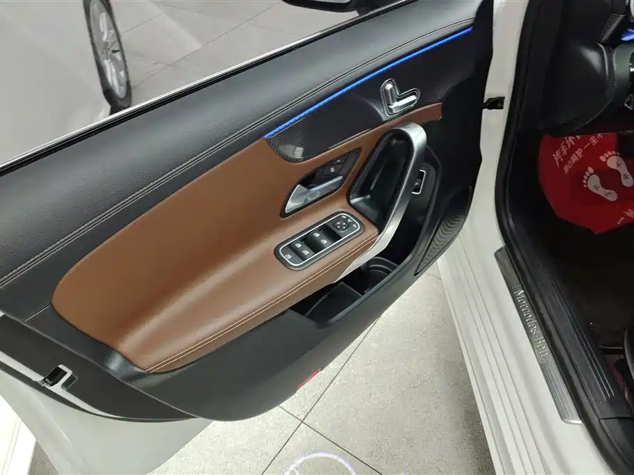 Mercedes-Benz A-Class 2023 — фото 7