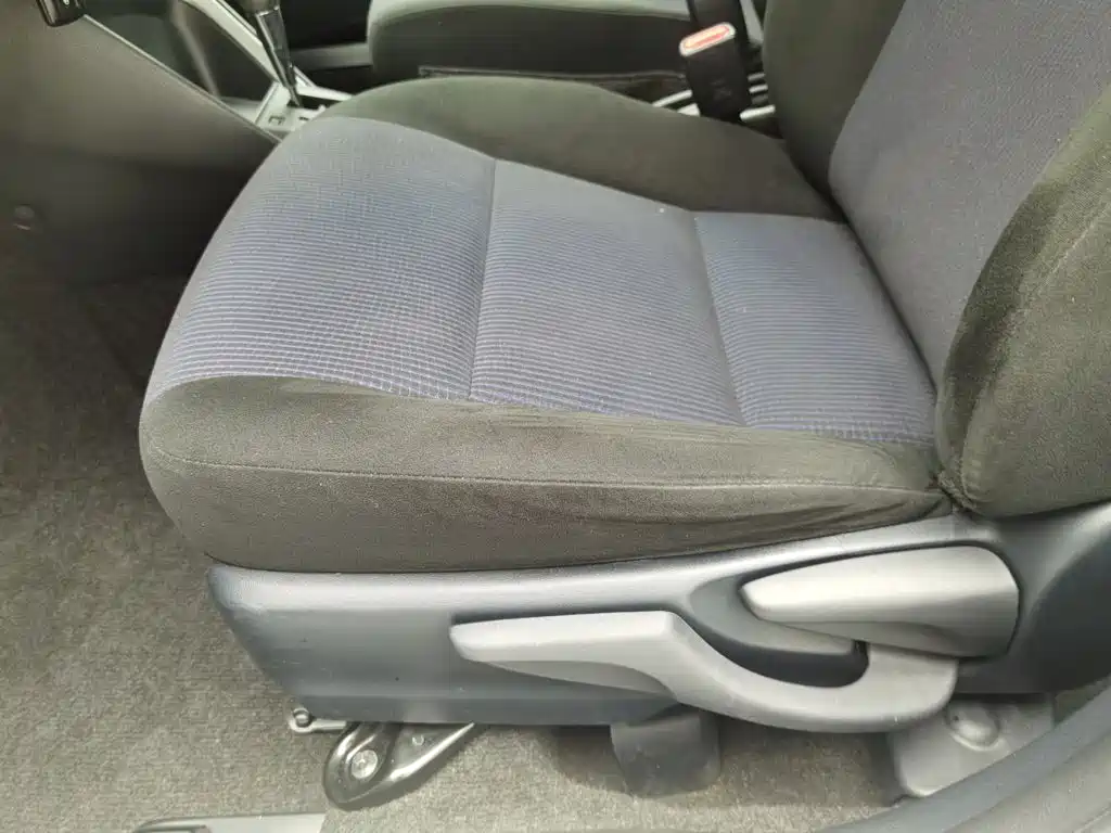 Toyota Yaris L 2016 — фото 20