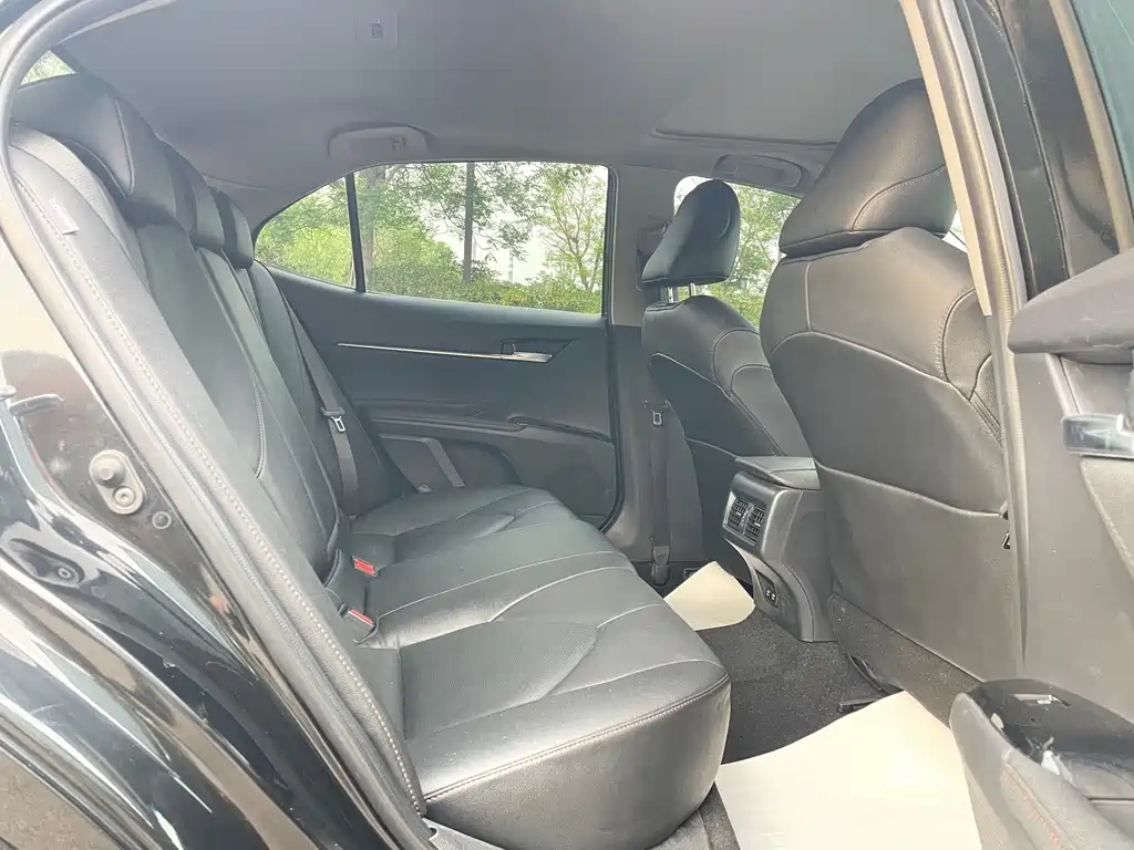 Toyota Camry 2021 — фото 13