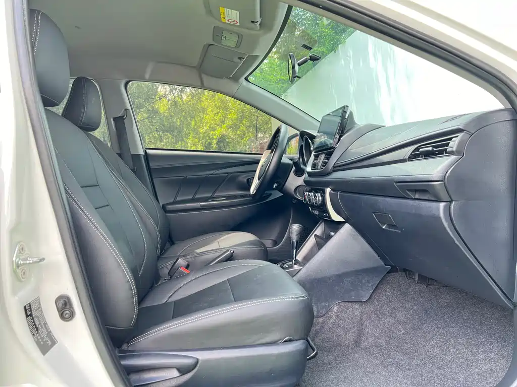 Toyota Yaris L 2022 — фото 17