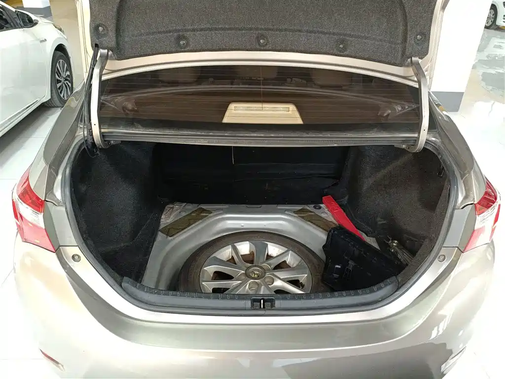 Toyota Corolla 2015 — фото 15