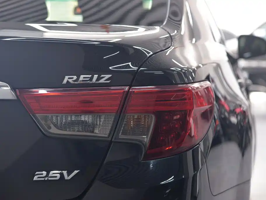 Toyota Reiz 2016 — фото 25